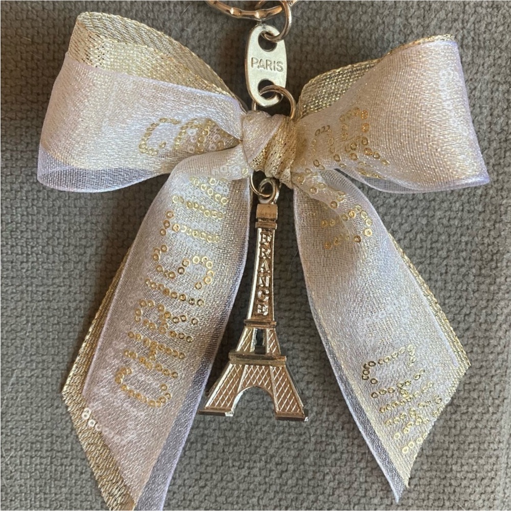 Christian Dior Gift Wrapping Ribbon on Keychain - Picture 2 of 6